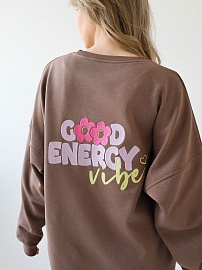 Свитшот с О-вырезом с вышивкой на спине Good energy vibe в Твери